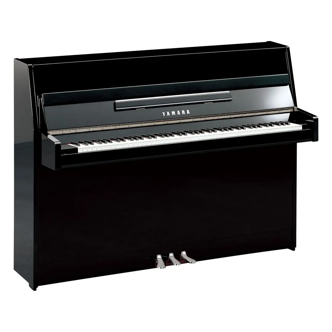 Fekete magasfényű króm kiegészítőkkel