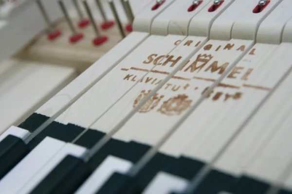 Schimmel W-180 Tradition